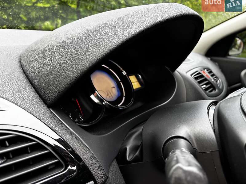 Седан Renault Fluence 2014 в Запоріжжі фото 24 Седан Renault Fluence 2014 в Запоріжжі