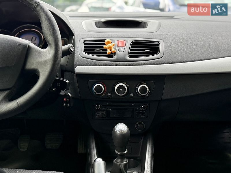 Седан Renault Fluence 2015 в Одессе фото 44 Седан Renault Fluence 2015 в Одессе