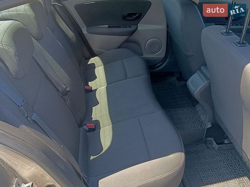 Седан Renault Fluence 2010 в Киеве