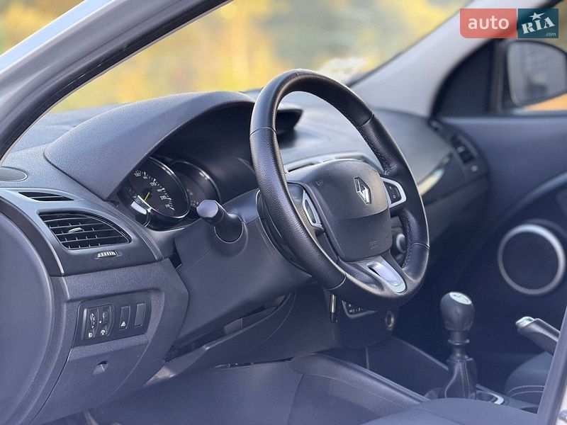 Седан Renault Fluence 2012 в Черновцах
