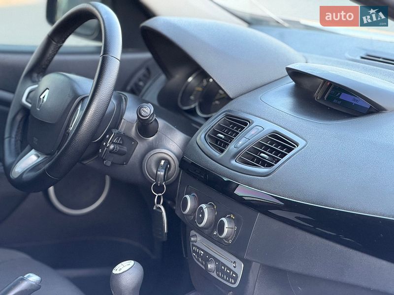 Седан Renault Fluence 2012 в Черновцах