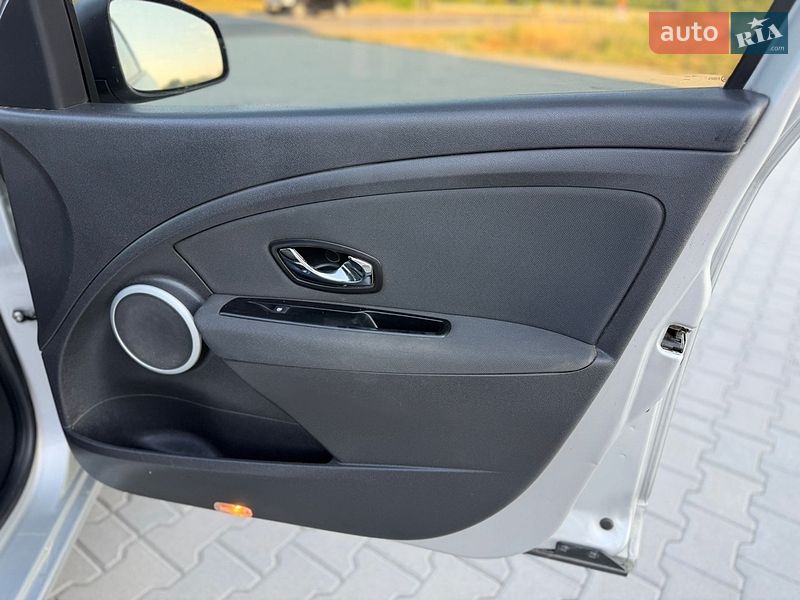 Седан Renault Fluence 2012 в Черновцах