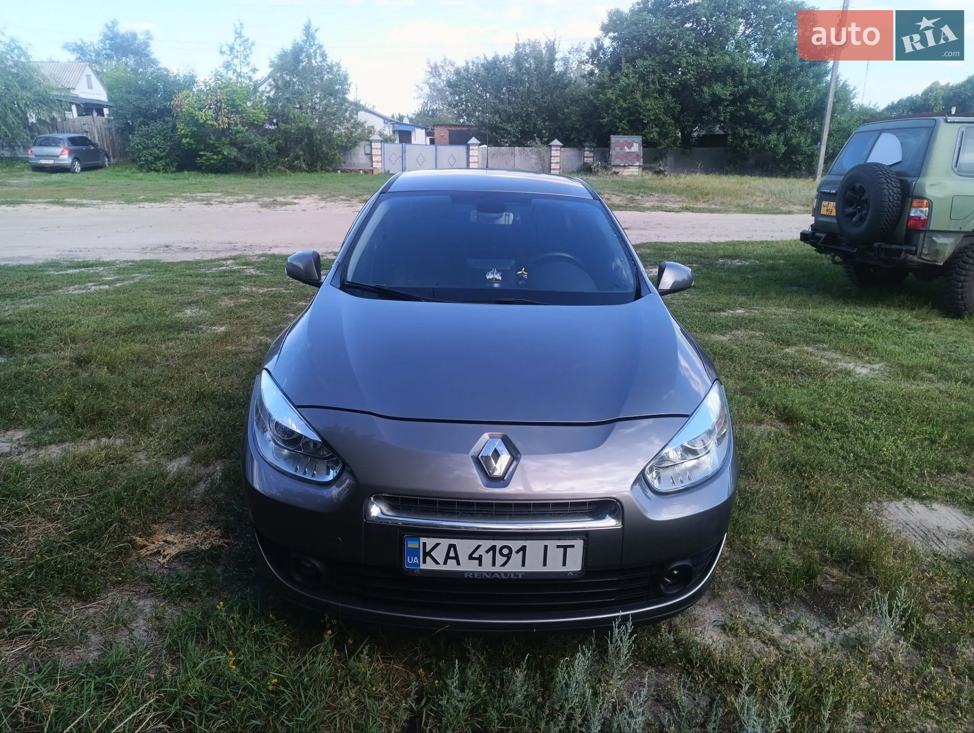 2010 Renault Fluence - мініатюра 2