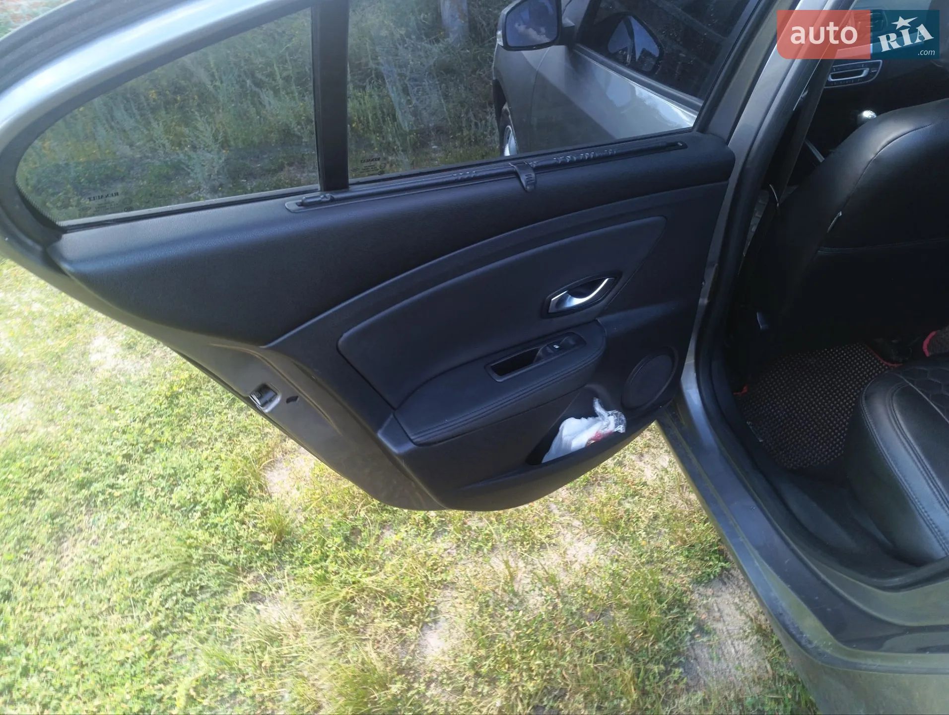 2010 Renault Fluence - мініатюра 12