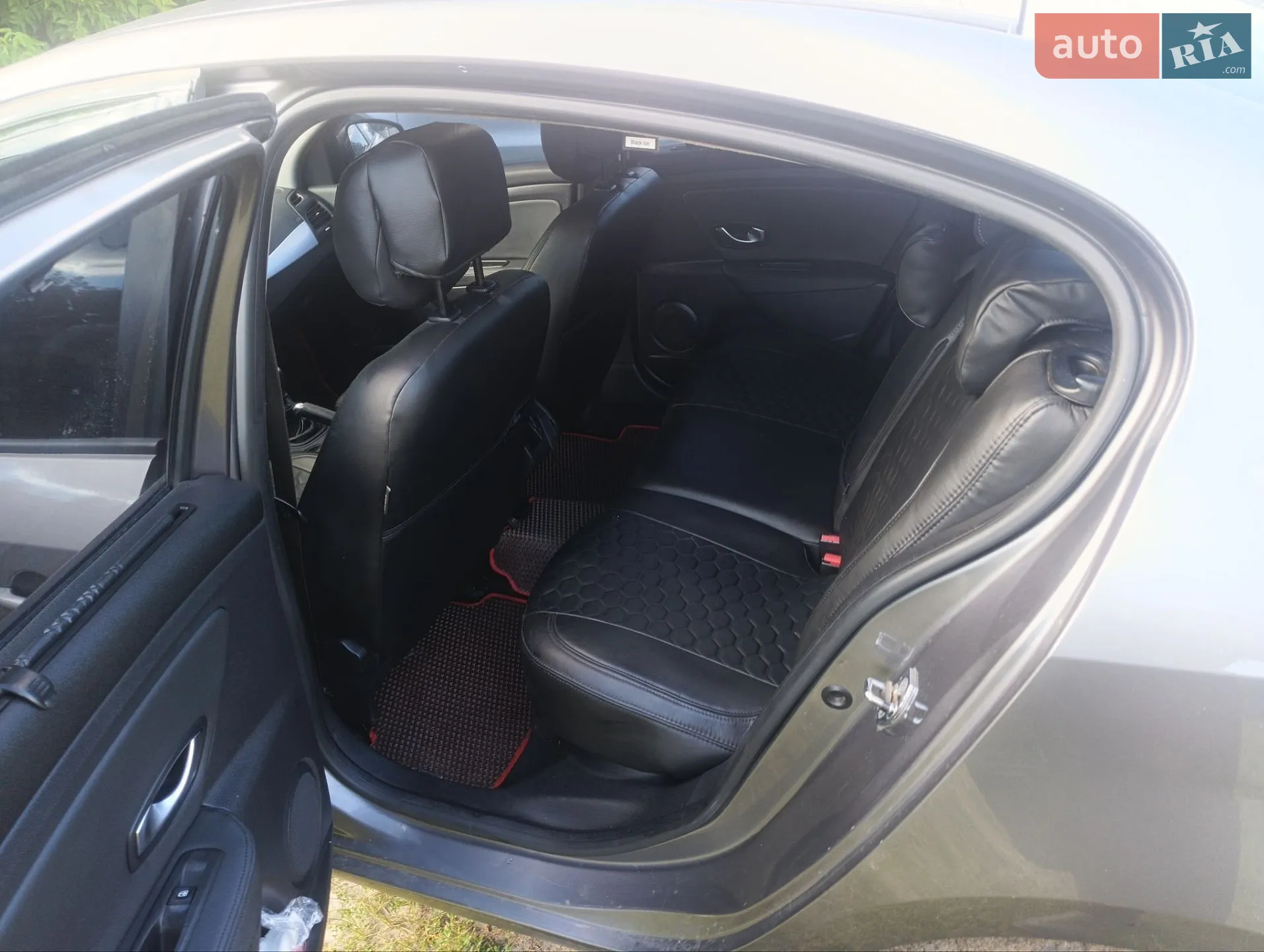 2010 Renault Fluence - мініатюра 11