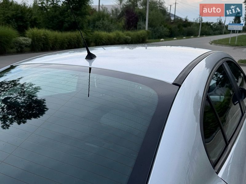 Седан Renault Fluence 2010 в Львові