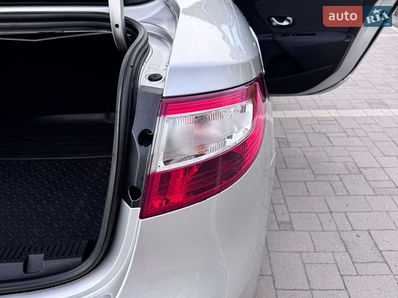 Седан Renault Fluence 2010 в Львові