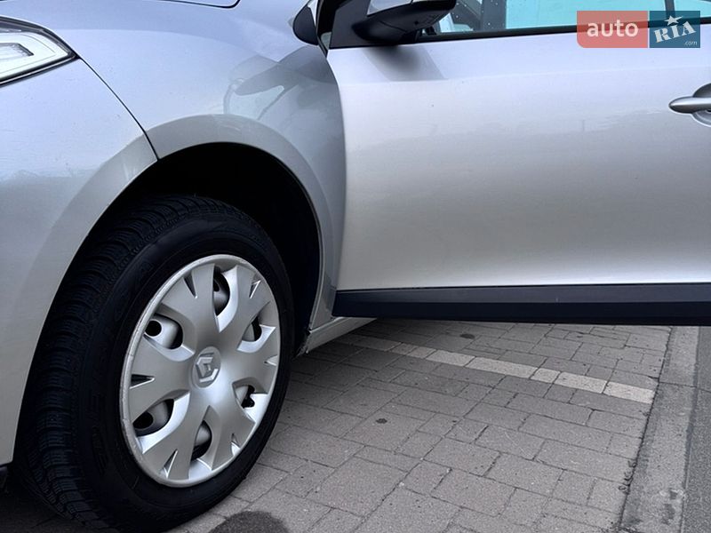 Седан Renault Fluence 2010 в Львові