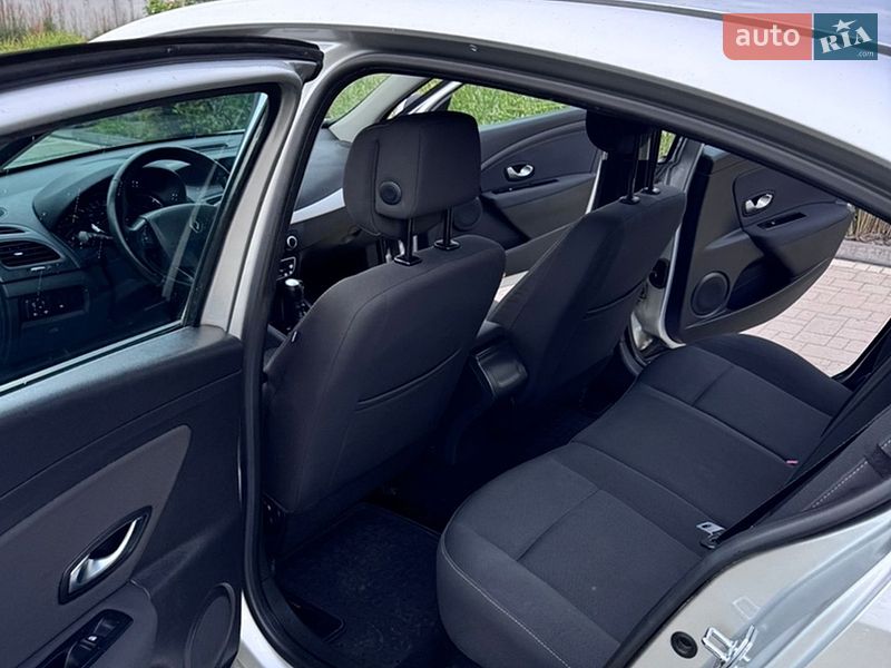 Седан Renault Fluence 2010 в Львові