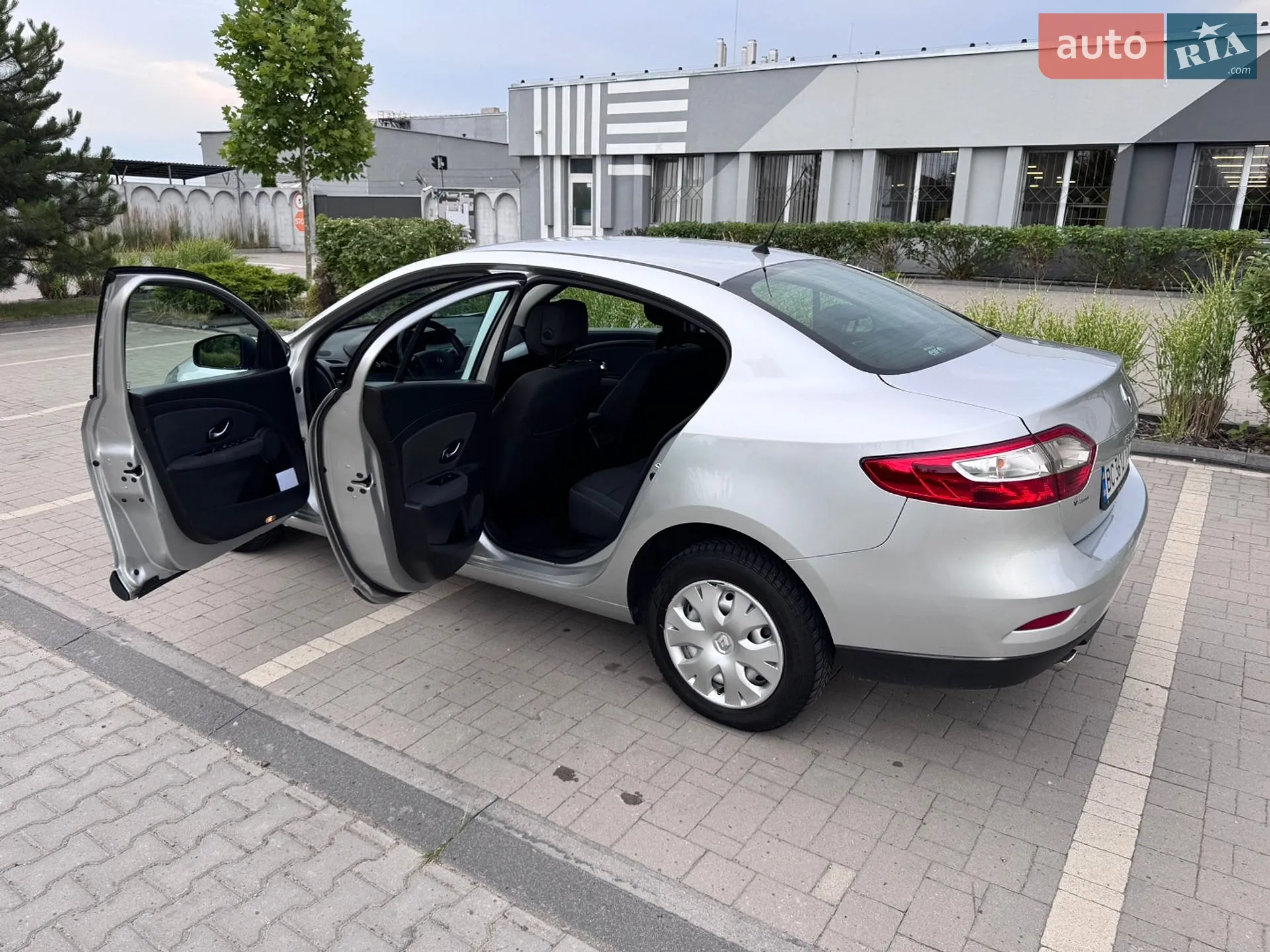 2010 Renault Fluence - мініатюра 38