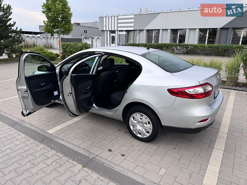 Седан Renault Fluence 2010 в Львові