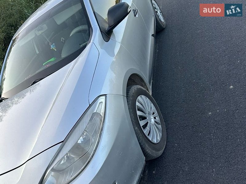 Седан Renault Fluence 2010 в Львове