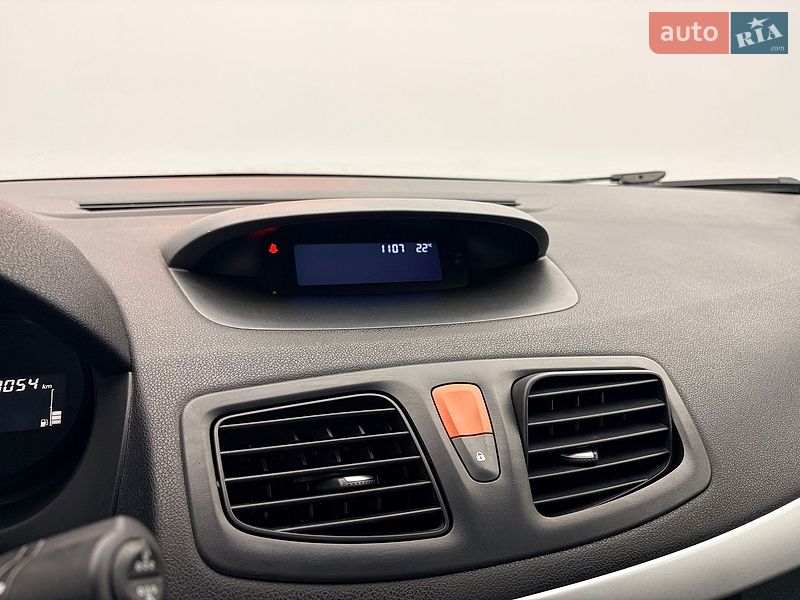 Седан Renault Fluence 2011 в Киеве