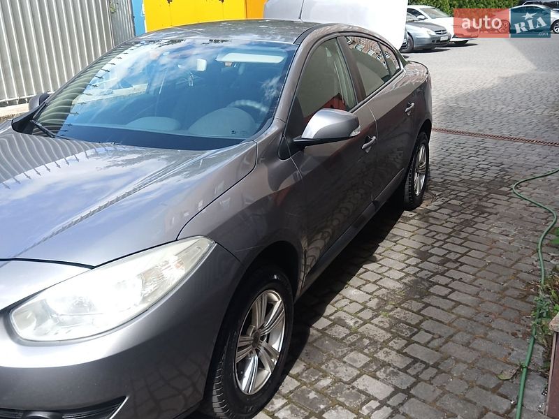 Седан Renault Fluence 2010 в Киеве