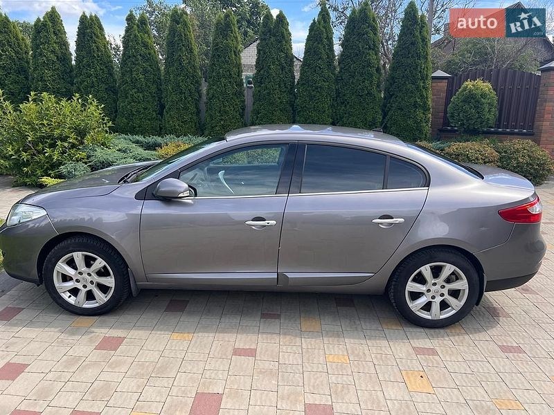 Седан Renault Fluence 2010 в Вараші