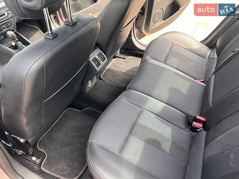 Седан Renault Fluence 2010 в Вараші