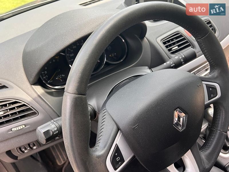 Седан Renault Fluence 2010 в Вараші