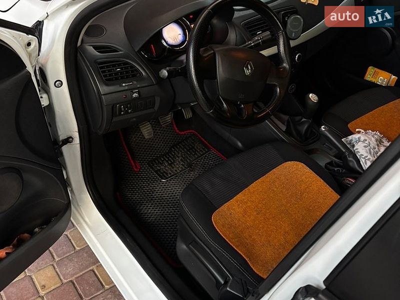 Седан Renault Fluence 2013 в Львові