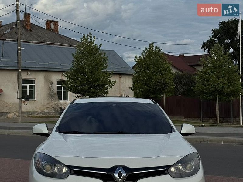 Седан Renault Fluence 2015 в Яворові