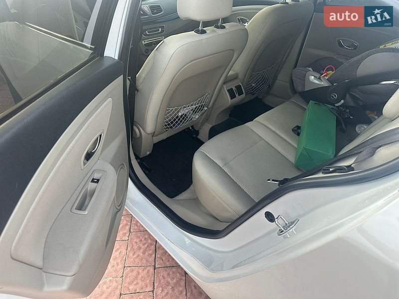 Седан Renault Fluence 2015 в Яворові