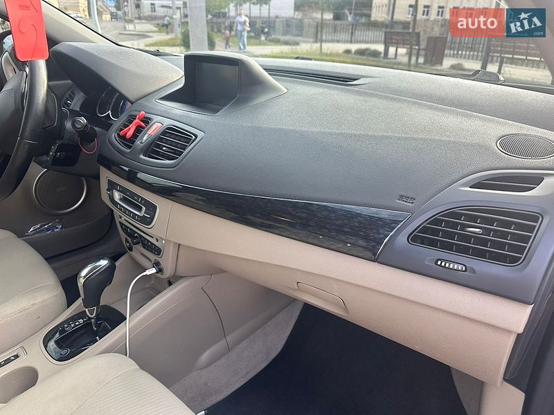 Седан Renault Fluence 2015 в Яворові