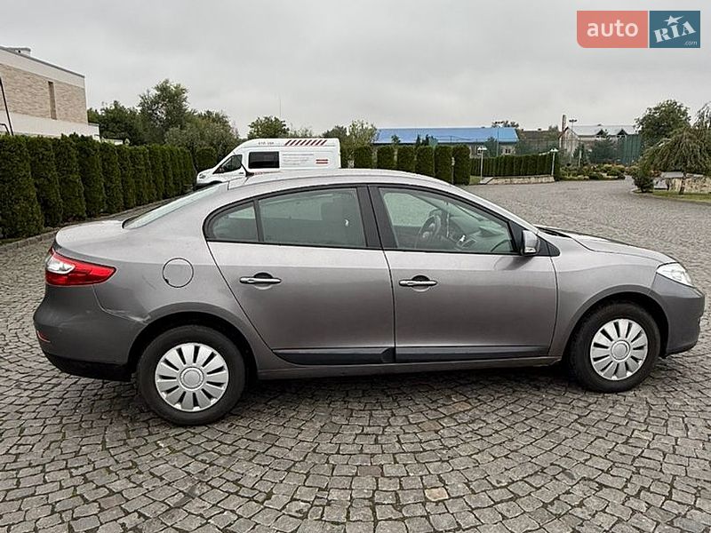 Седан Renault Fluence 2010 в Жовкве