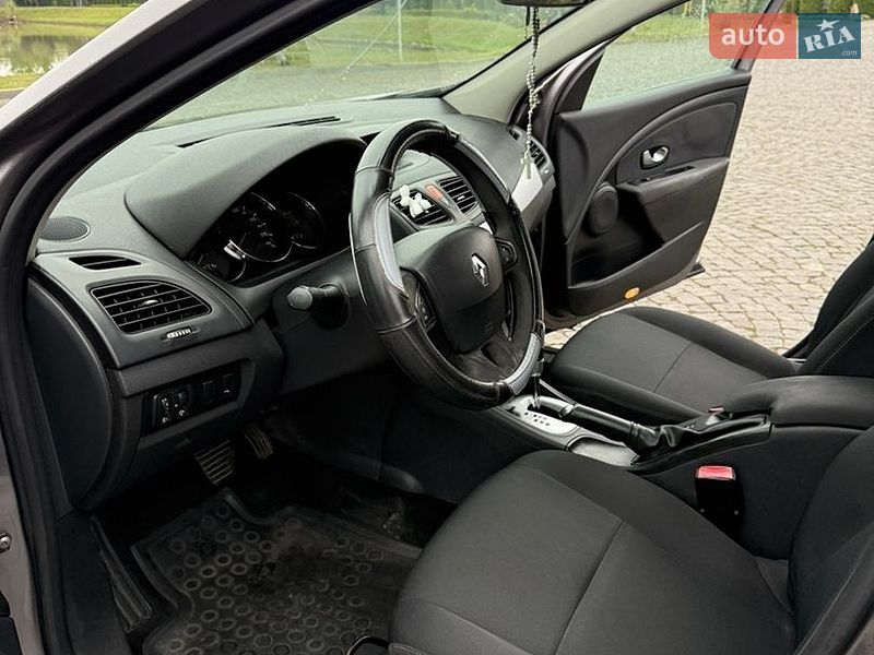 Седан Renault Fluence 2010 в Жовкве