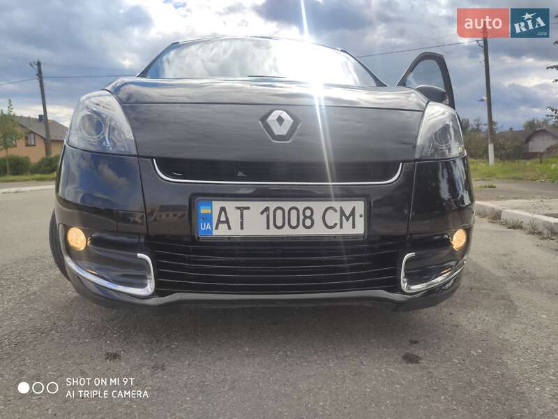 Минивэн Renault Grand Scenic 2012 в 