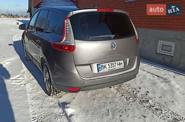 Минивэн Renault Grand Scenic 2012 в 