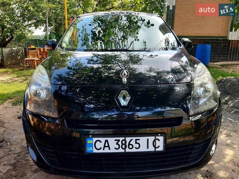 Минивэн Renault Grand Scenic 2010 в 