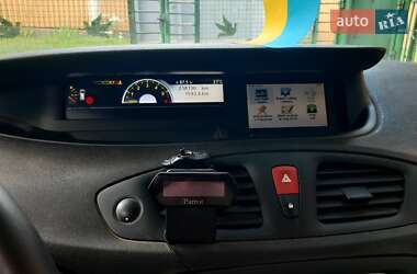 Минивэн Renault Grand Scenic 2010 в 