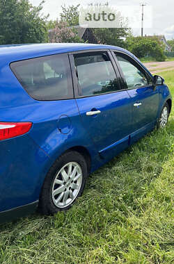 Минивэн Renault Grand Scenic 2010 в 