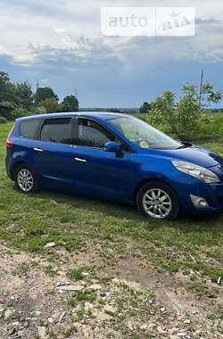 Минивэн Renault Grand Scenic 2010 в 