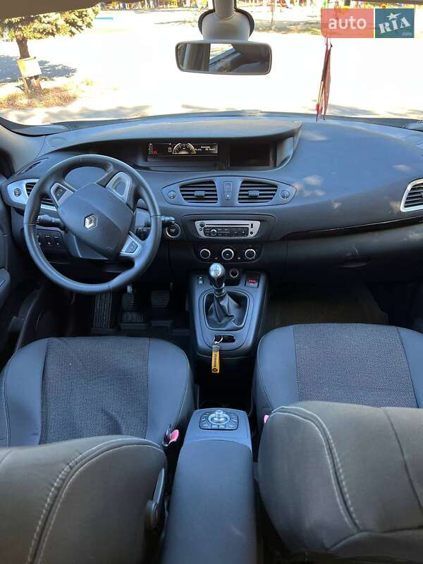 Минивэн Renault Grand Scenic 2012 в Новониколаевке