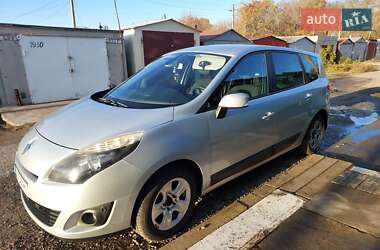 Минивэн Renault Grand Scenic 2009 в 