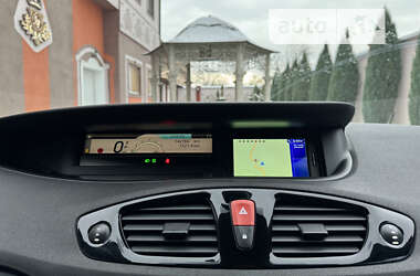 Минивэн Renault Grand Scenic 2011 в 