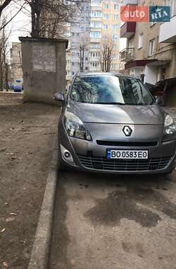Минивэн Renault Grand Scenic 2011 в 