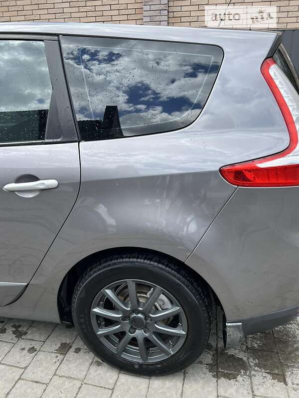 Мінівен Renault Grand Scenic 2011 в Івано-Франківську
