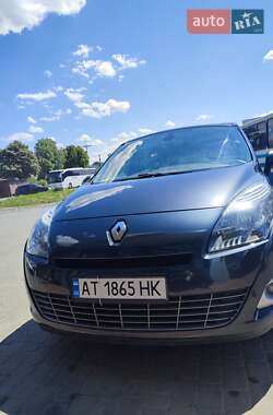Минивэн Renault Grand Scenic 2010 в 