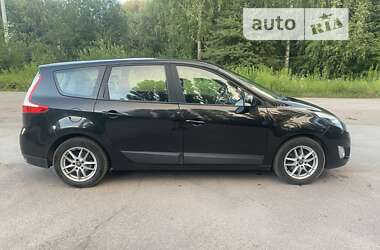 Минивэн Renault Grand Scenic 2011 в 
