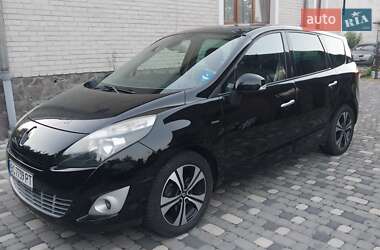 Минивэн Renault Grand Scenic 2011 в 