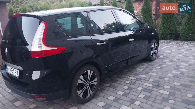 Минивэн Renault Grand Scenic 2011 в 