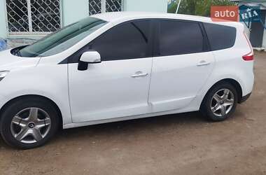 Минивэн Renault Grand Scenic 2011 в 