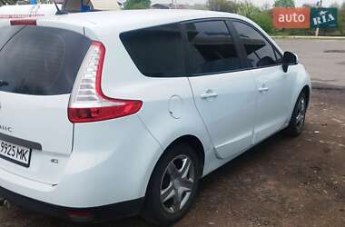 Минивэн Renault Grand Scenic 2011 в 