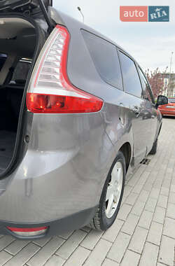 Минивэн Renault Grand Scenic 2011 в 