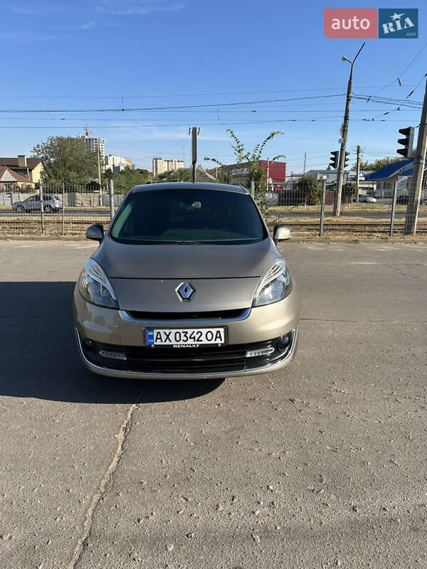 Минивэн Renault Grand Scenic 2012 в 