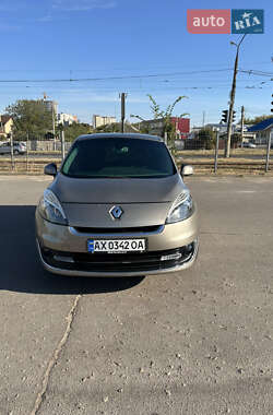 Минивэн Renault Grand Scenic 2012 в 