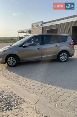 Минивэн Renault Grand Scenic 2011 в 