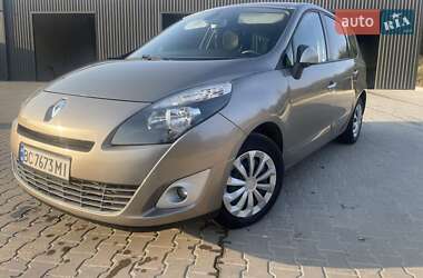 Минивэн Renault Grand Scenic 2011 в 