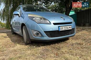 Минивэн Renault Grand Scenic 2011 в 